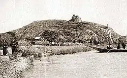 چزیره و صومعه سوان در طی سده ۱۹ام میلادی (پاریس، ۱۸۶۹, T. Deyrolle)