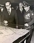محمدرضا شاه و اقبال و سرلشکر عطایی در پایگاه هوانیروز مسجد سلیمان