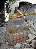 سر ستون سنگی رنگ کاری شده
