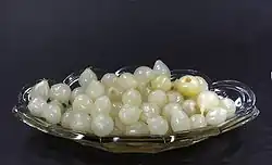 یک ظرف پیاز ترشی پوست نقره