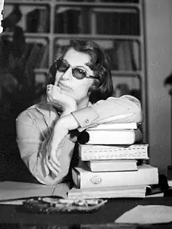 سیلوینا اوکامپو در عکسی که همسرش آدولفو بیوئی کاسارس از او گرفته