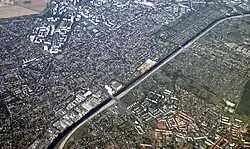 Aerial view of Rudow with the Teltowkanaland a bit of یوهانیشتال (right)