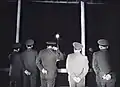 مقامات شوروی شکست ماموریت را مشاهده می‌کنند