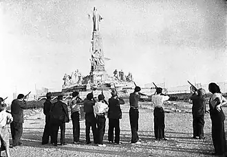 "Execution" of the قلب مقدس by a Republican firing squad is an example of "an assault on the public presence of Catholicism".Ealham, Chris and Michael Richards, The Splintering of Spain, p. 80, 168, Cambridge University Press, 2005, شابک ‎۰−۵۲۱−۸۲۱۷۸−۹, شابک ‎۹۷۸−۰−۵۲۱−۸۲۱۷۸−۰ The image was originally published in the London دیلی میل with a caption noting the "Spanish Reds' war on religion".Shots of War: Photojournalism During the Spanish Civil War