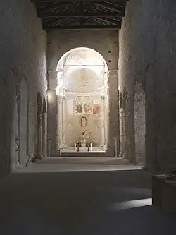 نمای داخلی کلیسا.