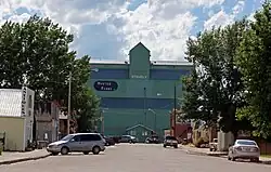 View down Main Street at Stavely'slast remaining بالابر غله، June 2010.