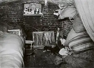 NARA نسخه شماره ۳۵, IPN نسخه شماره ۳۱تصویر از درون خانهها