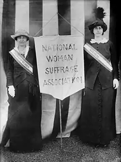 زیست‌شناس،  suffragist, philanthropist کاترین دکستر مک‌کورمیک (چپ), SB 1904 (زیست‌شناسی)