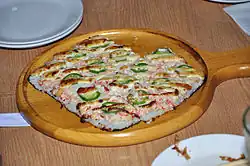 نوعی متفاوت از پیتزا سوشی تهیه شده در هاوایی