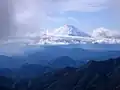 منظرهٔ کوه فوجی از روی قلهٔ تانزاوا (丹沢山). برای بهتر دیدن عکس بر روی آن کلیک کنید.