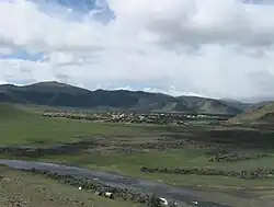 نمایی از سمت شرق از قصبهٔ خورغو، مرکز شهرستان تاریات