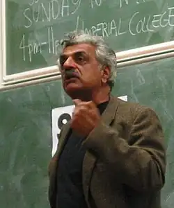 Ali at کالج سلطنتی لندن in November 2003