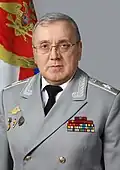 Ruslan Tsalikov در لباس لباس خاکستری