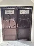 در ورودی کلیسا