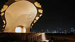 بنای یادبود مروارید،  نشان‌دهندهٔ تجارت تاریخی مروارید و شکار مروارید در خلیج دوحه