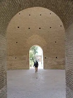 ورودی و داخل بنا