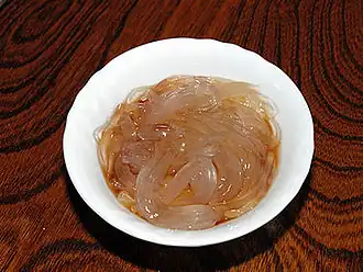 توکوروتن آماده شده با ژل استخراج شده از جلبک‌های دریایی نظیر  (تن‌گوسا) و اوگونوری  (گراسیلاریا) به وسیلهٔ جوشاندن و  فشار دادن ژله توسط دستگاه و شکل دادن ژله به مانند نودل.