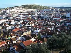 شهر تورس ودراس از بالای تپه Castle of Torres Vedras دیده میشود