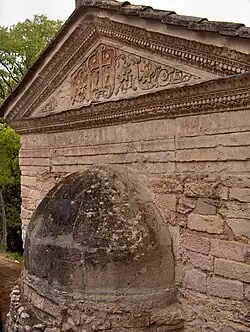 نمای بیرونی اپیس.