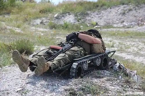 برانکارد خودحرکت‌دار (self-propelled stretcher)