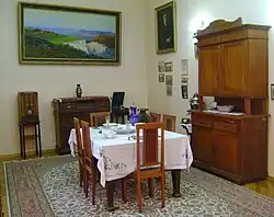 گوشه ای از موزه خانگی عزیر حاجی بیگف