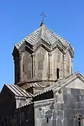 نمای نزدیک کلیسا