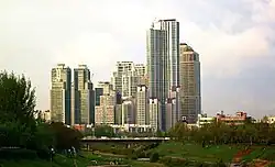 تاور پالاس یکی از بلندترین ساختمان‌های مسکونی در سئول، کره جنوبی است.