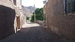 نمایی از کوچه و مسجد