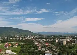 وینوحرادیو مرکزی که به سمت کوه سیاه نگاه می‌کند