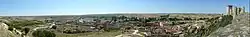 Panoramic view of Peñaranda de Duero, with its castle on the right.