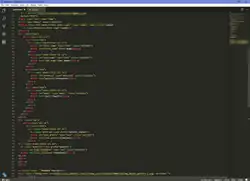 ویژوال استودیو کد در اجرا شده در ویندوز 10، درحال نوشتن HTML و CSS.