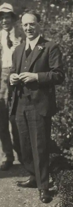 Walter de la Mare in 1924(photo by بانو اوتولاین مورل)