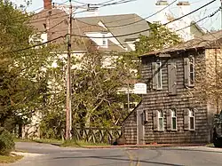 Water Mill derives its name from a claim that the first آسیاب آبی in New York was built there in 1644.