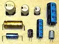 محور ، شعاعی (تک پایان) و خازنهای V-تراشه خازنهای الکترولیتی آلومینیومی
