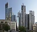 نمایی از ساختمان ویلیس در کنار ساختمان لویدز