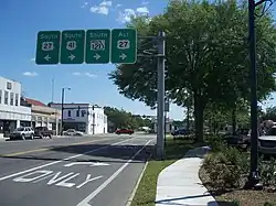 Southbound US 27-41 و SR 121 about to split in Williston, Florida