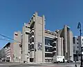 نمونه ای از   بتن بروت  که برای رودولف هال ، دانشکده معماری ییل در New Haven Connecticut استفاده شده‌است