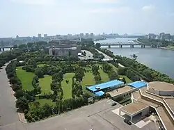 در آگوست ۲۰۱۰، زمین گلف هنوز در حال استفاده بود