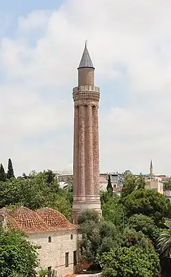 مسجد ییولی مناره ، ساخته شده در آنتالیا  توسط کیقباد یکم