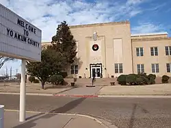 The courthouse of Yoakum County in Plains