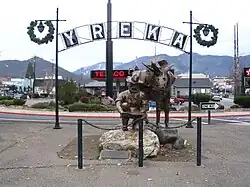 Statue at entrance to Yreka Historic District