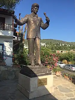 مجسمه زکی مورن در موزه هنری زکی مورن