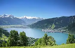 نمایی از بالای دریاچهٔ تسل