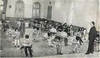 نمایی از امتحانات داخلی دبیرستان انوشیروان دادگر سال تحصیلی ۴۹-۴۸