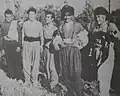 داریوش نیک‌گو (دوم از چپ) در هورامان