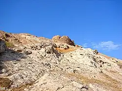 نمایی از باقی‌مانده قسمت بالایی دژ