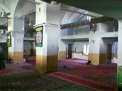 کتیبه‌های نگارش شده بر ستون‌های مسجد جامع