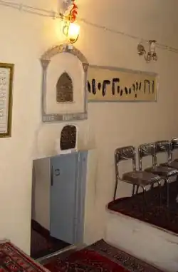 در ورودی مقبره استر و مردخای