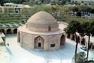 توحیدخانه دانشکده معماری دانشگاه هنر اصفهان در سال ۱۳۸۲ خورشیدی