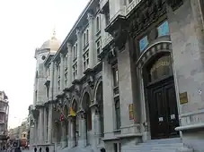 اداره پست اصلی استانبول در سرکه‌چی ، طراحی شده توسط ودت تک (۱۹۰۵–۱۹۰۹).